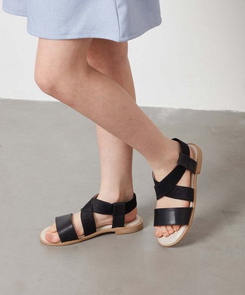 a.v.v（アーヴェヴェ）の「[20-24cm][履きやすいクッションインソール][足入れ楽ちん]クロスゴムサンダル[WEB限定サイズ]（サンダル・キッズ・ブラック/シルバー/ライトピンク・24/23/21/20/22）」の19枚目の写真