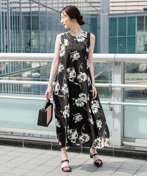 Andemiu（アンデミュウ）の「2トーンフラワーノースリーブワンピース