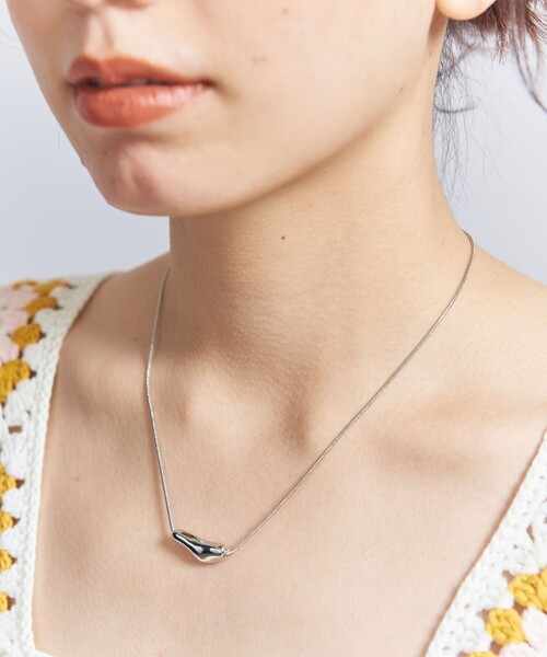 BEAUTY&YOUTH UNITED ARROWS(ビューティーアンドユースユナイテッドアローズ)の「メタル ライン ネックレス(ネックレス・レディース・シルバー/ゴールド・FREE)」の2枚目の写真