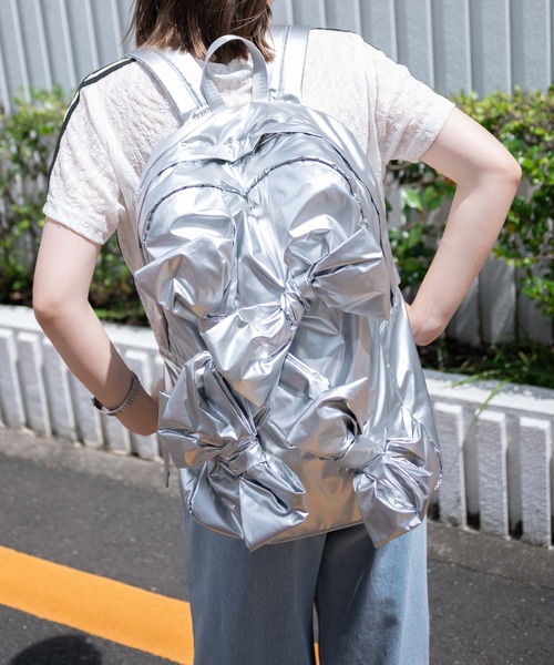 WEGO（ウィゴー）の「WEGO/BIGリボンデイパック（バックパック/リュック・レディース・シルバー/ブラック・FREE）」の2枚目の写真