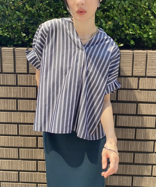 NICOLE white（ニコルホワイト）の「異素材切り替えストライプブラウス（シャツ/ブラウス・レディース・ブルー/ブラック/オフホワイト・FREE）」の3枚目の写真