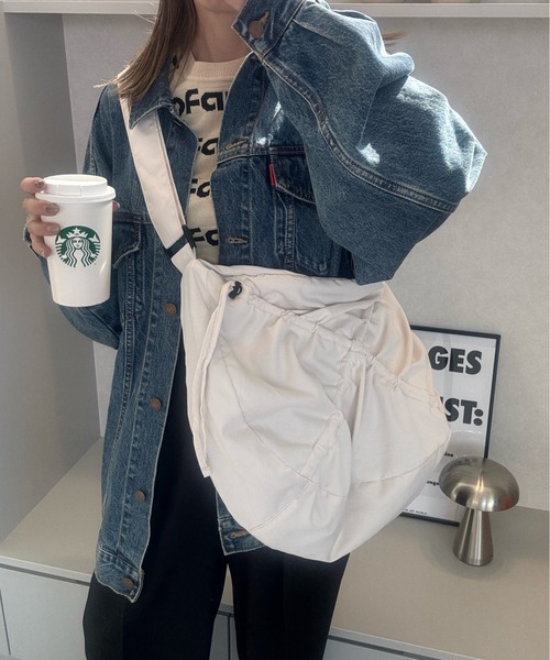 y/m by misato（イムバイミサト）の「クロスシャーリングドロストBAG（ショルダーバッグ・レディース・ブラック/アイボリー・FREE）」の3枚目の写真