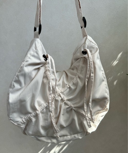 y/m by misato（イムバイミサト）の「クロスシャーリングドロストBAG（ショルダーバッグ・レディース・ブラック/アイボリー・FREE）」の22枚目の写真