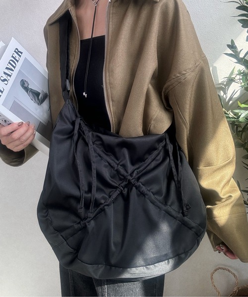 y/m by misato（イムバイミサト）の「クロスシャーリングドロストBAG（ショルダーバッグ・レディース・ブラック/アイボリー・FREE）」の11枚目の写真