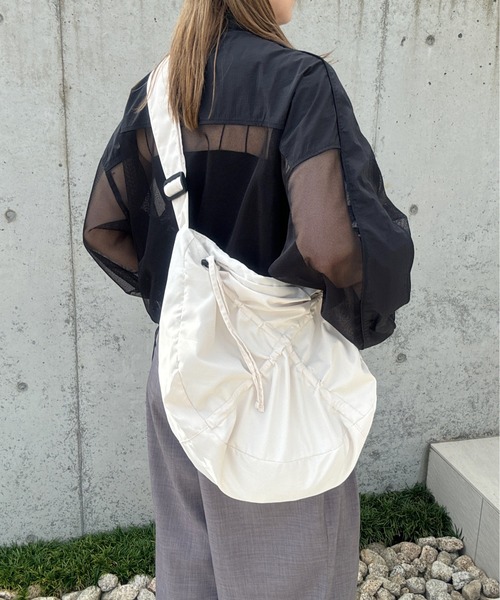 y/m by misato（イムバイミサト）の「クロスシャーリングドロストBAG（ショルダーバッグ・レディース・ブラック/アイボリー・FREE）」の9枚目の写真