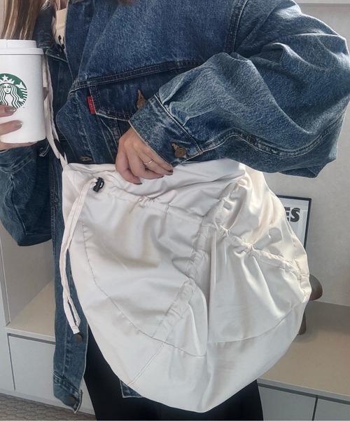 y/m by misato（イムバイミサト）の「クロスシャーリングドロストBAG（ショルダーバッグ・レディース・ブラック/アイボリー・FREE）」の4枚目の写真