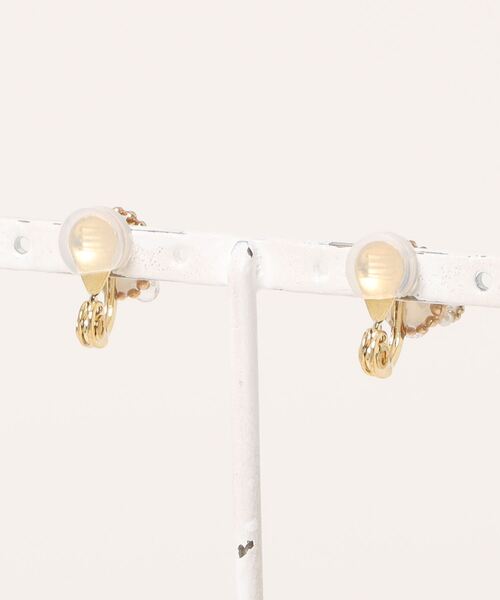 tone（トーン）の「【mallelabrocante/マルラブロカント】2種の天然石とヴィンテージパールの痛みにくいオーバルプチフラワーイヤリング（イヤリング・レディース・ブラック/グレー/ホワイト・FREE）」の15枚目の写真