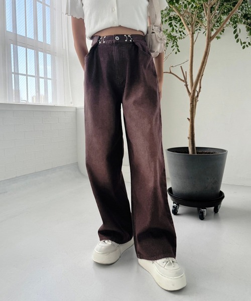 one after another NICE CLAUP（ワンアフターアナザーナイスクラップ）の「【ウェストのサイズ調整ができる】アソートワイドデニムパンツ（デニムパンツ・レディース・ブラック/ブラウン系その他/ライトブルー/ブルー・SMALL/MEDIUM）」の7枚目の写真