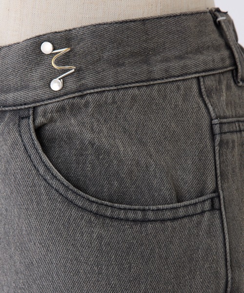 one after another NICE CLAUP（ワンアフターアナザーナイスクラップ）の「【ウェストのサイズ調整ができる】アソートワイドデニムパンツ（デニムパンツ・レディース・ブラック/ブラウン系その他/ライトブルー/ブルー・SMALL/MEDIUM）」の8枚目の写真