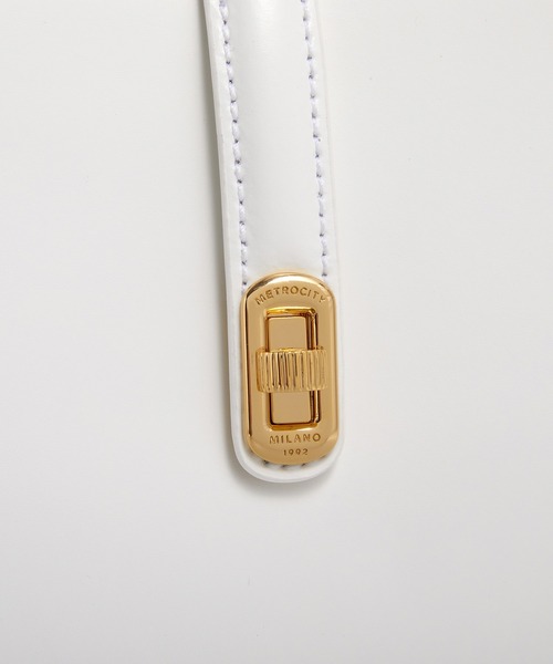 METROCITY（メトロシティ）の「【メトロシティ】牛革 ショルダーバッグ ラウンド シンプル（ショルダーバッグ・レディース・ブラック/ホワイト・FREE）」の12枚目の写真