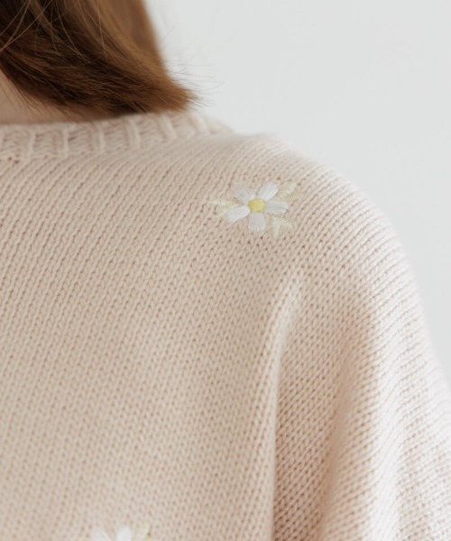 flower(フラワー)の「メニーフラワーニット(ニット/セーター・レディース・アイボリー/ピンク・FREE)」の9枚目の写真