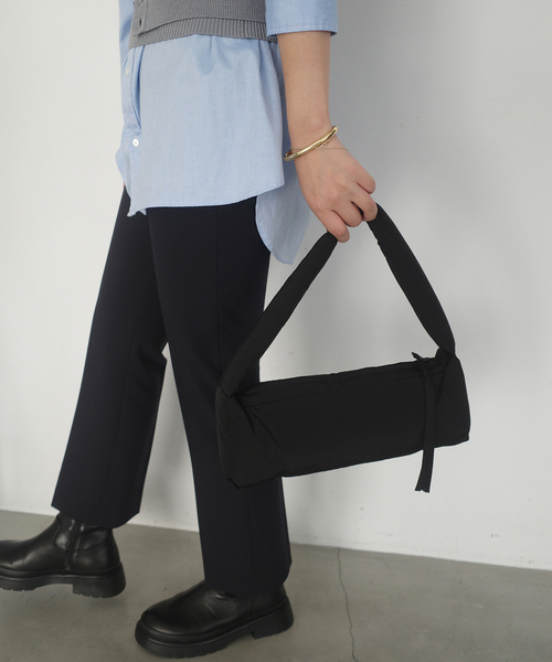 SLOBE IENA（スローブイエナ）の「kokyo/コキョウ puff bag RO001-00143（ハンドバッグ・レディース・ブラック/スカイブルー・FREE）」の6枚目の写真