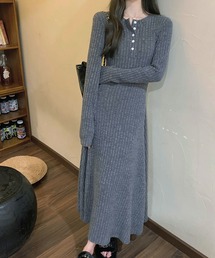 胸元ボタンニットロングワンピース
