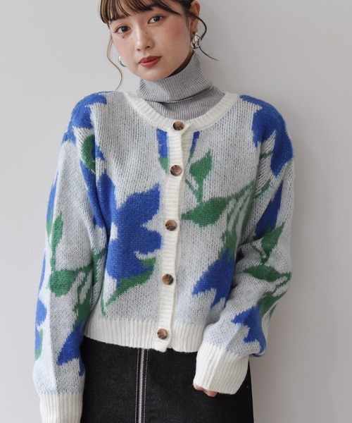 Meli rich（メリーリッチ）の「2WAYニュアンスフラワー柄ショート丈カーディガン（カーディガン/ボレロ・レディース・モカ/グレー/アイボリー・MEDIUM）」の2枚目の写真