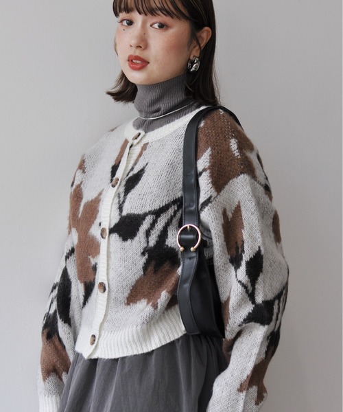 Meli rich（メリーリッチ）の「2WAYニュアンスフラワー柄ショート丈カーディガン（カーディガン/ボレロ・レディース・モカ/グレー/アイボリー・MEDIUM）」の6枚目の写真