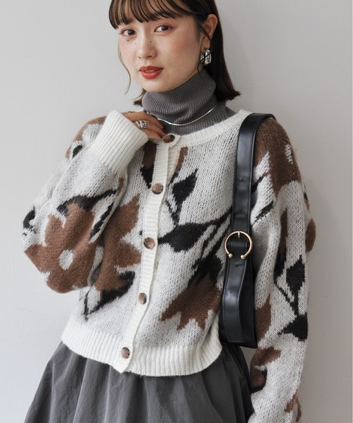 Meli rich（メリーリッチ）の「2WAYニュアンスフラワー柄ショート丈カーディガン（カーディガン/ボレロ・レディース・モカ/グレー/アイボリー・MEDIUM）」の8枚目の写真