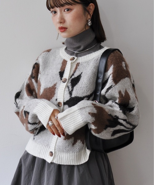 Meli rich（メリーリッチ）の「2WAYニュアンスフラワー柄ショート丈カーディガン（カーディガン/ボレロ・レディース・モカ/グレー/アイボリー・MEDIUM）」の9枚目の写真