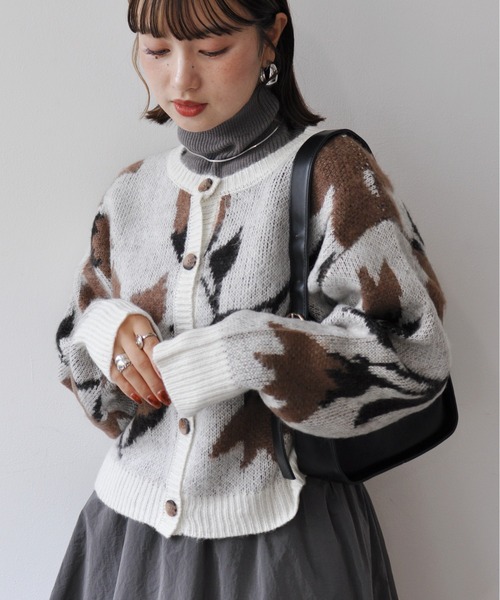 Meli rich（メリーリッチ）の「2WAYニュアンスフラワー柄ショート丈カーディガン（カーディガン/ボレロ・レディース・モカ/グレー/アイボリー・MEDIUM）」の10枚目の写真