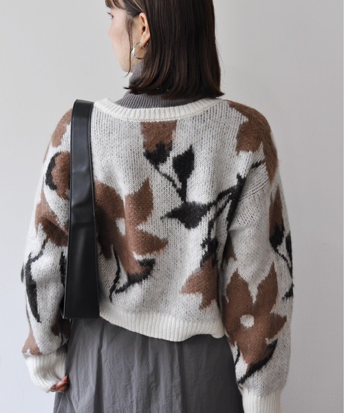 Meli rich（メリーリッチ）の「2WAYニュアンスフラワー柄ショート丈カーディガン（カーディガン/ボレロ・レディース・モカ/グレー/アイボリー・MEDIUM）」の11枚目の写真