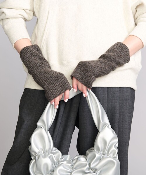 BEAUTY&YOUTH UNITED ARROWS(ビューティーアンドユースユナイテッドアローズ)の「ソフト フィンガーレス グローブ(手袋・レディース・オフホワイト/ダークグレー/ダークブラウン/レッド・FREE)」の10枚目の写真