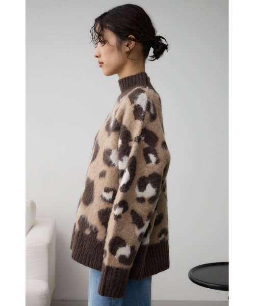 AZUL by moussy(アズールバイマウジー)の「レオパートジャガードニットトップス(ニット/セーター・レディース・ベージュ系その他/グレー系その他・FREE)」の11枚目の写真