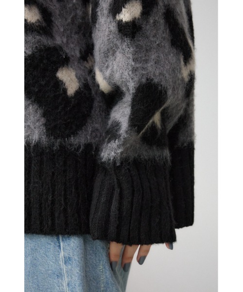 AZUL by moussy(アズールバイマウジー)の「レオパートジャガードニットトップス(ニット/セーター・レディース・ベージュ系その他/グレー系その他・FREE)」の4枚目の写真