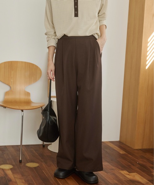 ANGIE（アンジー）の「【オケージョン対応 / セレモニー対応 / セットアップ対応】タックワイドパンツ（スラックス・レディース・ブラック/モカ/グレー/ナチュラル/ブラウン/ダークグレー・FREE）」の5枚目の写真