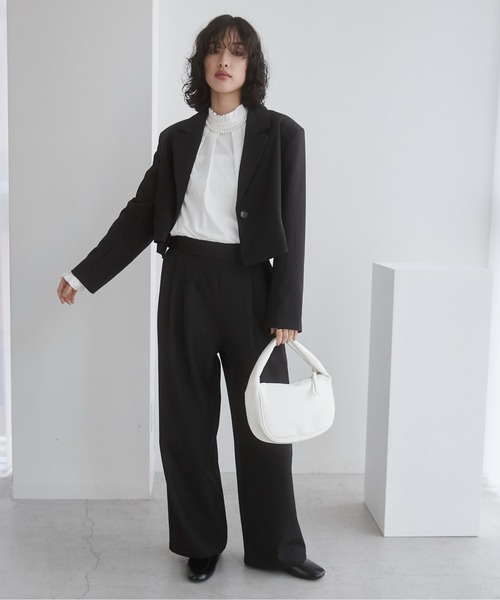 ANGIE（アンジー）の「【オケージョン対応 / セレモニー対応 / セットアップ対応】タックワイドパンツ（スラックス・レディース・ブラック/モカ/グレー/ナチュラル/ブラウン/ダークグレー・FREE）」の2枚目の写真