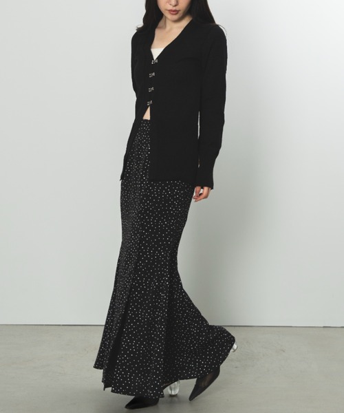 SENEE（セニー）の「front hook v neck cardigan（フロントホックＶネックカーディガン）（カーディガン/ボレロ・レディース・ブラック/アイボリー・FREE）」の9枚目の写真