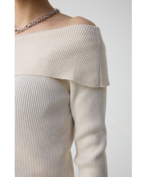 AZUL by moussy(アズールバイマウジー)の「オフショルダーニット(ニット/セーター・レディース・ブルー/グレー/アイボリー/ブラック/オレンジ・FREE)」の10枚目の写真