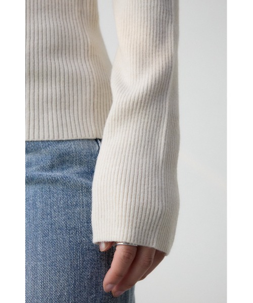 AZUL by moussy(アズールバイマウジー)の「オフショルダーニット(ニット/セーター・レディース・ブルー/グレー/アイボリー/ブラック/オレンジ・FREE)」の11枚目の写真