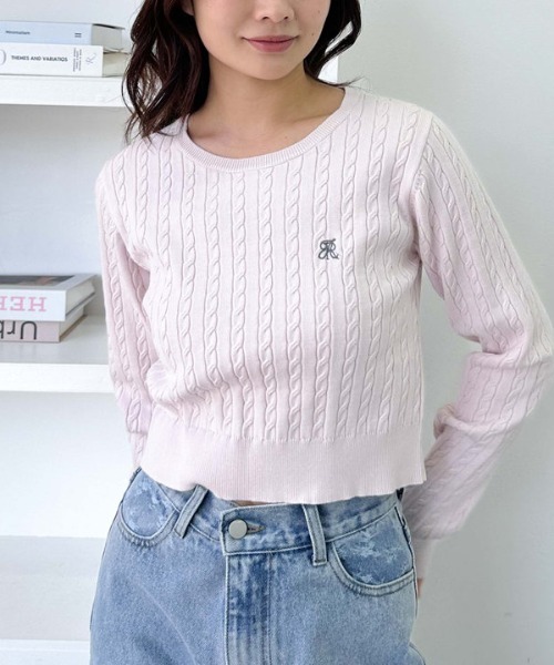 archives（アルシーヴ）の「ロゴ刺繍ケーブルニット（ニット/セーター・レディース・アイボリー/ブルー/ピンク/チャコールグレー・MEDIUM）」の4枚目の写真