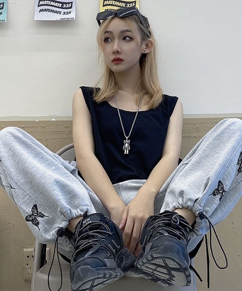 Mayree(メイリー)の「【Mayree】サイド バタフライ 蝶々 ドロストデザイン スウェットパンツ(スウェットパンツ・レディース・ブラック/グレー・MEDIUM/LARGE/X-LARGE)」の6枚目の写真