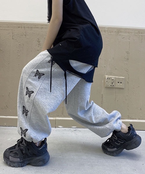 Mayree(メイリー)の「【Mayree】サイド バタフライ 蝶々 ドロストデザイン スウェットパンツ(スウェットパンツ・レディース・ブラック/グレー・MEDIUM/LARGE/X-LARGE)」の7枚目の写真