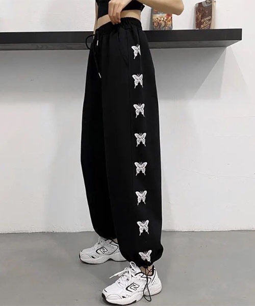Mayree(メイリー)の「【Mayree】サイド バタフライ 蝶々 ドロストデザイン スウェットパンツ(スウェットパンツ・レディース・ブラック/グレー・MEDIUM/LARGE/X-LARGE)」の5枚目の写真