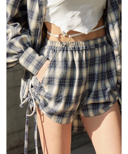 EVRIS（エヴリス）の「フーディーチェックオーバーサイズシャツ【セットアップ着用可能】（シャツ/ブラウス・レディース・レッド/ブルー・FREE）」の16枚目の写真