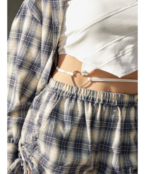 EVRIS（エヴリス）の「フーディーチェックオーバーサイズシャツ【セットアップ着用可能】（シャツ/ブラウス・レディース・レッド/ブルー・FREE）」の17枚目の写真