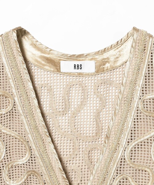 Ray BEAMS（レイビームス）の「RBS / テープ 刺繍 ジレ（ベスト・レディース・ベージュ/ブラック・ONE SIZE）」の15枚目の写真