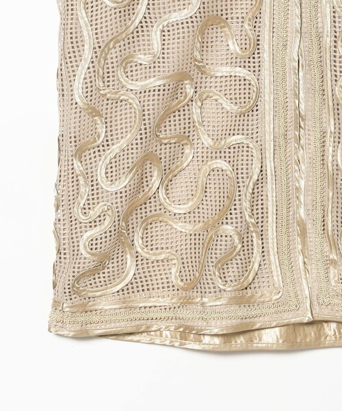 Ray BEAMS（レイビームス）の「RBS / テープ 刺繍 ジレ（ベスト・レディース・ベージュ/ブラック・ONE SIZE）」の16枚目の写真