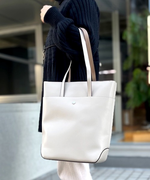 Legato Largo（レガートラルゴ）の「【Legato Largo】レガートラルゴ PC 収納付トートバッグ かるいかばん LG-P0120（トートバッグ・レディース・アイボリー/ブラック/キャメル/グレイッシュブルー/オリーブ・FREE）」の2枚目の写真