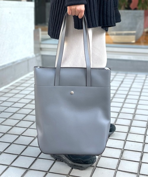 Legato Largo（レガートラルゴ）の「【Legato Largo】レガートラルゴ PC 収納付トートバッグ かるいかばん LG-P0120（トートバッグ・レディース・アイボリー/ブラック/キャメル/グレイッシュブルー/オリーブ・FREE）」の4枚目の写真