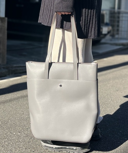 Legato Largo（レガートラルゴ）の「【Legato Largo】レガートラルゴ PC 収納付トートバッグ かるいかばん LG-P0120（トートバッグ・レディース・アイボリー/ブラック/キャメル/グレイッシュブルー/オリーブ・FREE）」の8枚目の写真