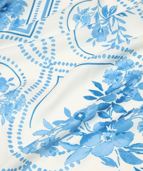 Andemiu（アンデミュウ）の「フラワーガラスカーフ322612（バンダナ/スカーフ・レディース・ライトブルー/アイボリー/ネイビー・FREE）」の13枚目の写真