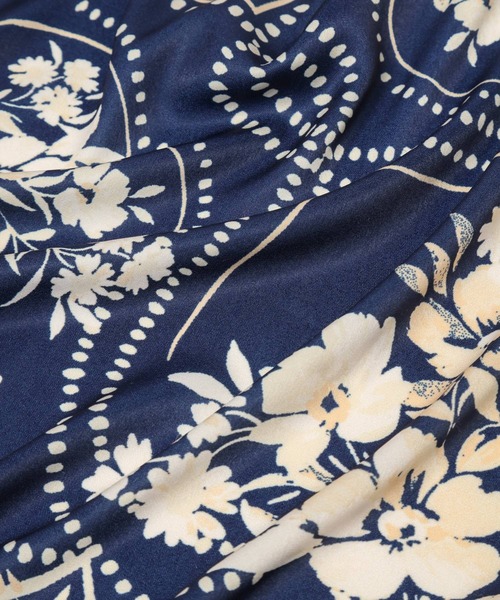 Andemiu（アンデミュウ）の「フラワーガラスカーフ322612（バンダナ/スカーフ・レディース・ライトブルー/アイボリー/ネイビー・FREE）」の15枚目の写真