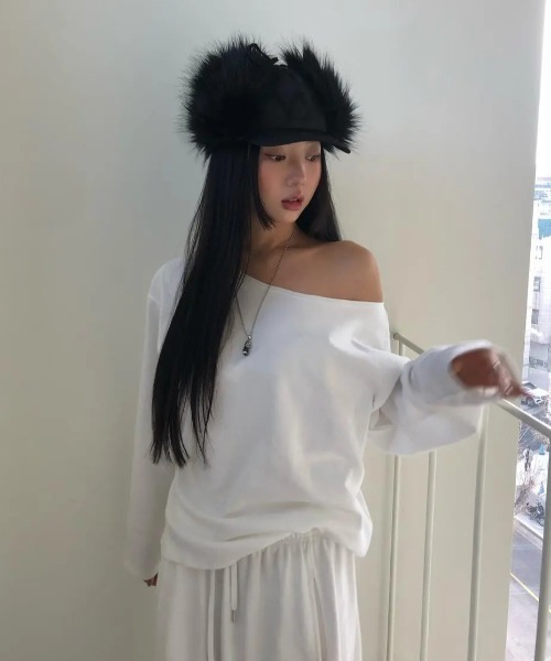 BLACKUP（ブラックアップ）の「[B-BASIC] エアスウェットオフショルダー長袖Tシャツ（Tシャツ/カットソー・レディース・ブラック/アイボリー/グレー・FREE）」の15枚目の写真