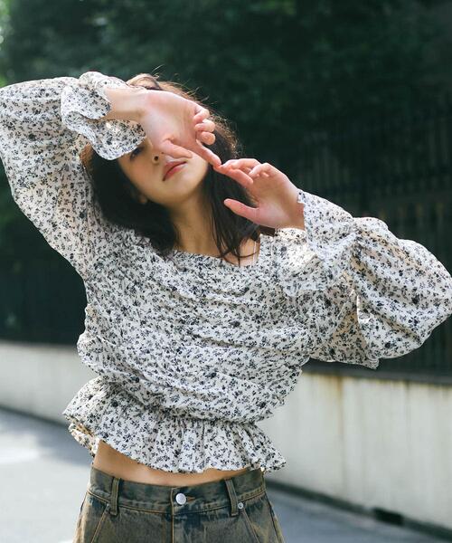 KBF（ケイビーエフ）の「フラワープリントビスチェブラウス（シャツ/ブラウス・レディース・ブラック/アイボリー・ONE）」の11枚目の写真