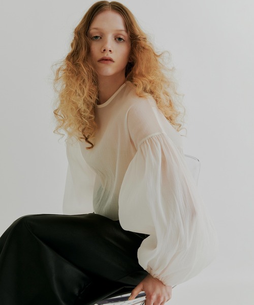 kiehtova（キエトヴァ）の「【kiehtova】SHEER VOLUMESLEEVE BLOUSE/シアー ボリュームスリーブ ブラウス KTWR28（シャツ/ブラウス・レディース・ブラック/アイボリー・FREE）」の4枚目の写真