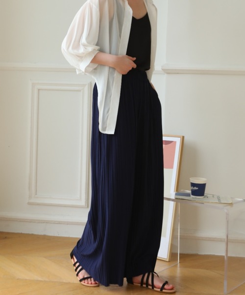 maison de LATIR(メゾンドラティール)の「春夏に向けてサラッと冷感で快適に美脚魅せ。ウエストゴムでラフに履けるのに上品プリーツワイドパンツ(その他パンツ・レディース・ライトグレー/ブラック/ネイビー/ベージュ/ピンク/ダークグレー/グリーン/ブルー・M/L/XL)」の6枚目の写真