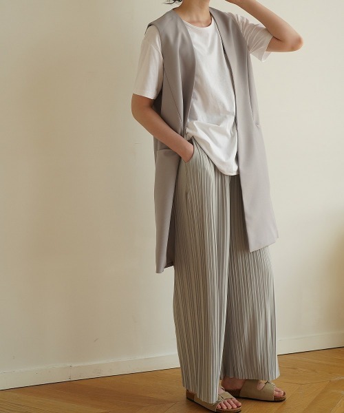 maison de LATIR(メゾンドラティール)の「春夏に向けてサラッと冷感で快適に美脚魅せ。ウエストゴムでラフに履けるのに上品プリーツワイドパンツ(その他パンツ・レディース・ライトグレー/ブラック/ネイビー/ベージュ/ピンク/ダークグレー/グリーン/ブルー・M/L/XL)」の13枚目の写真