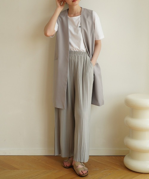 maison de LATIR(メゾンドラティール)の「春夏に向けてサラッと冷感で快適に美脚魅せ。ウエストゴムでラフに履けるのに上品プリーツワイドパンツ(その他パンツ・レディース・ライトグレー/ブラック/ネイビー/ベージュ/ピンク/ダークグレー/グリーン/ブルー・M/L/XL)」の14枚目の写真